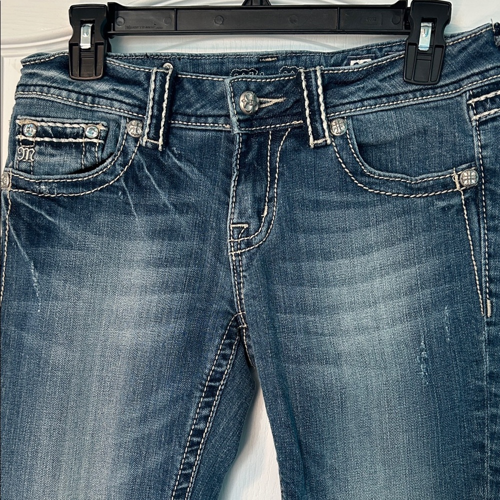 Miss Me Capri Jeans Women’s 28 Embroidered, Embellished Blue Jeans - Picture 5 of 16